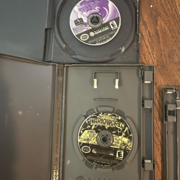 Lot of GameCube games. Controllers are included, open case games do not OG cases - Picture 2 of 4